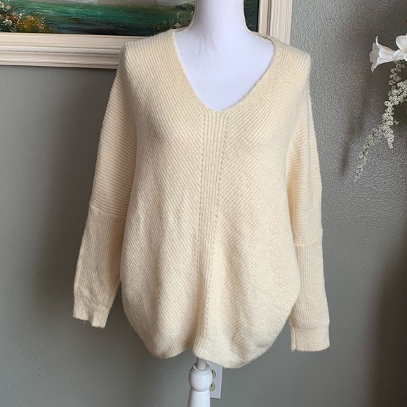 Dreamers by Debut Cream Sweater size S/M - Picture 6 of 14